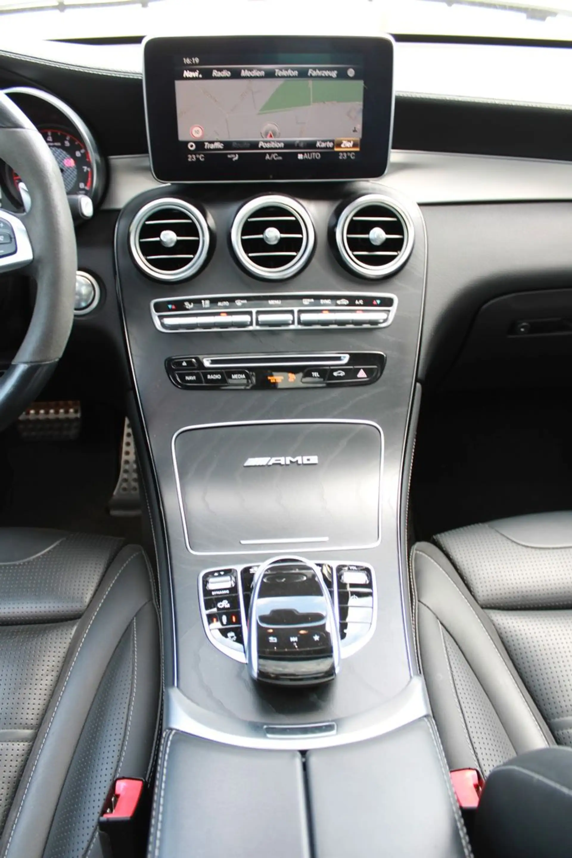 Mercedes-Benz GLC 63 AMG GLC 63S AMG 4Matic Burmester Pano AHK 21" — photo 15