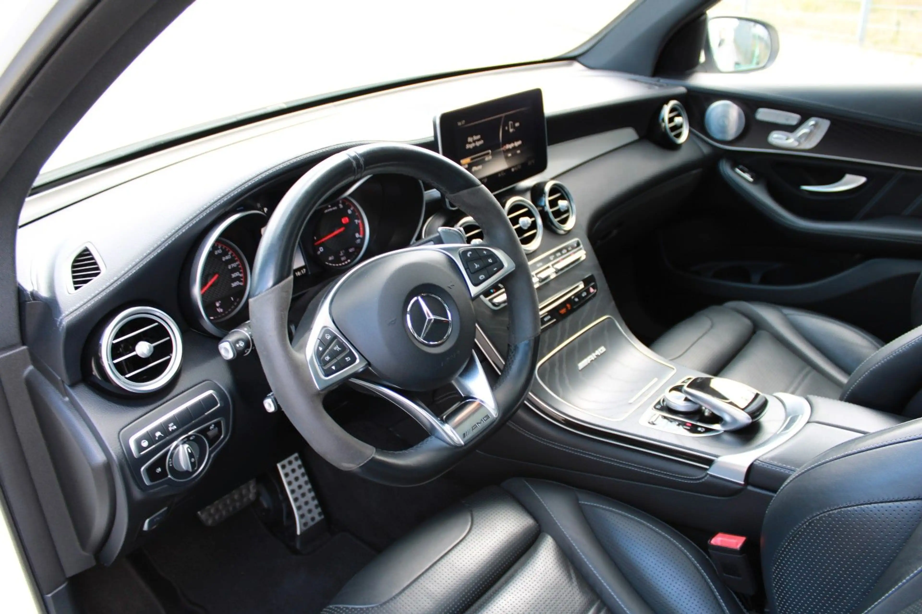 Mercedes-Benz GLC 63 AMG GLC 63S AMG 4Matic Burmester Pano AHK 21" — photo 13