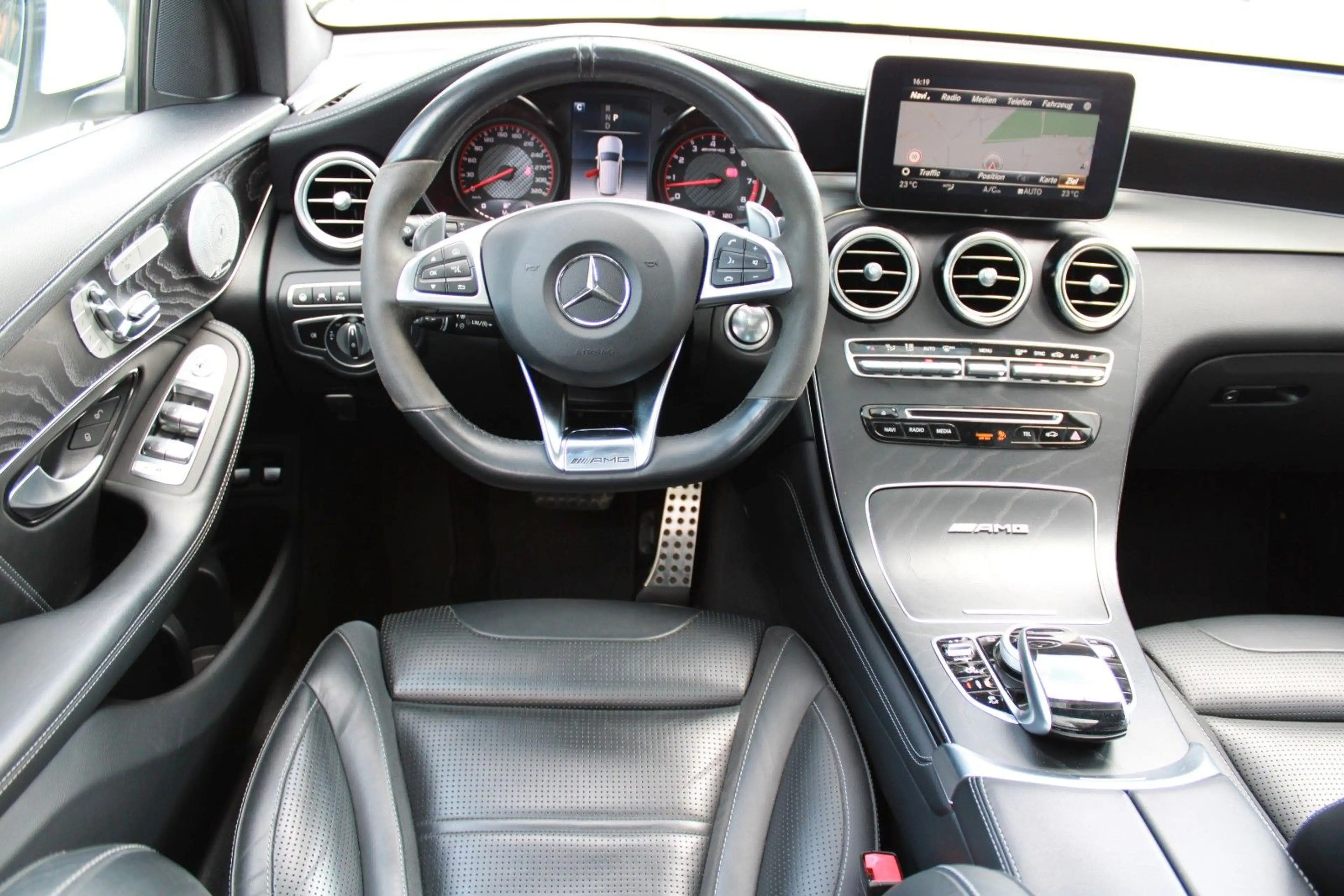 Mercedes-Benz GLC 63 AMG GLC 63S AMG 4Matic Burmester Pano AHK 21" — photo 14
