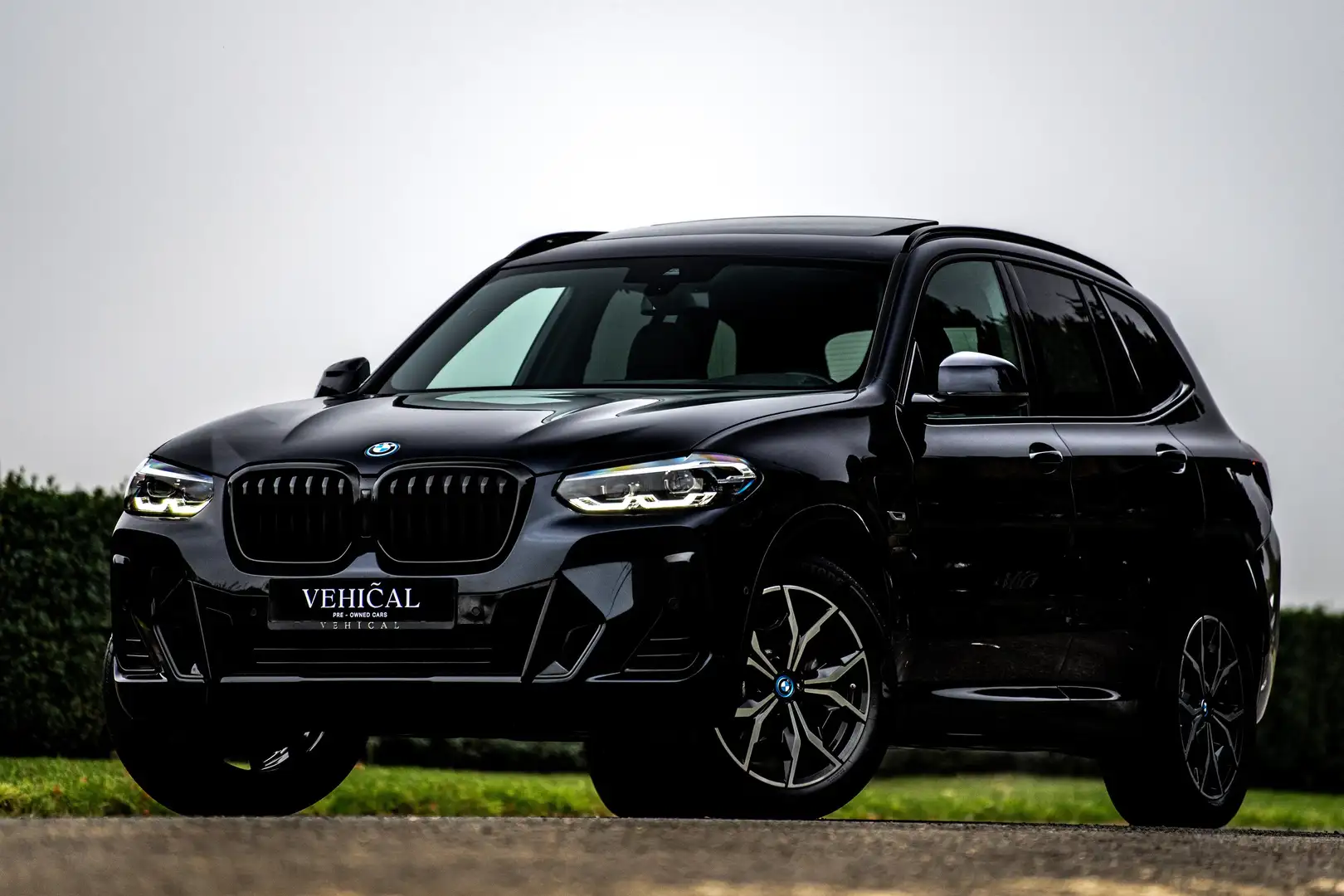 BMW X3 xDrive30e M SPORT | PANO | CAMERA | HiFi | CARPLAY Zwart - 1