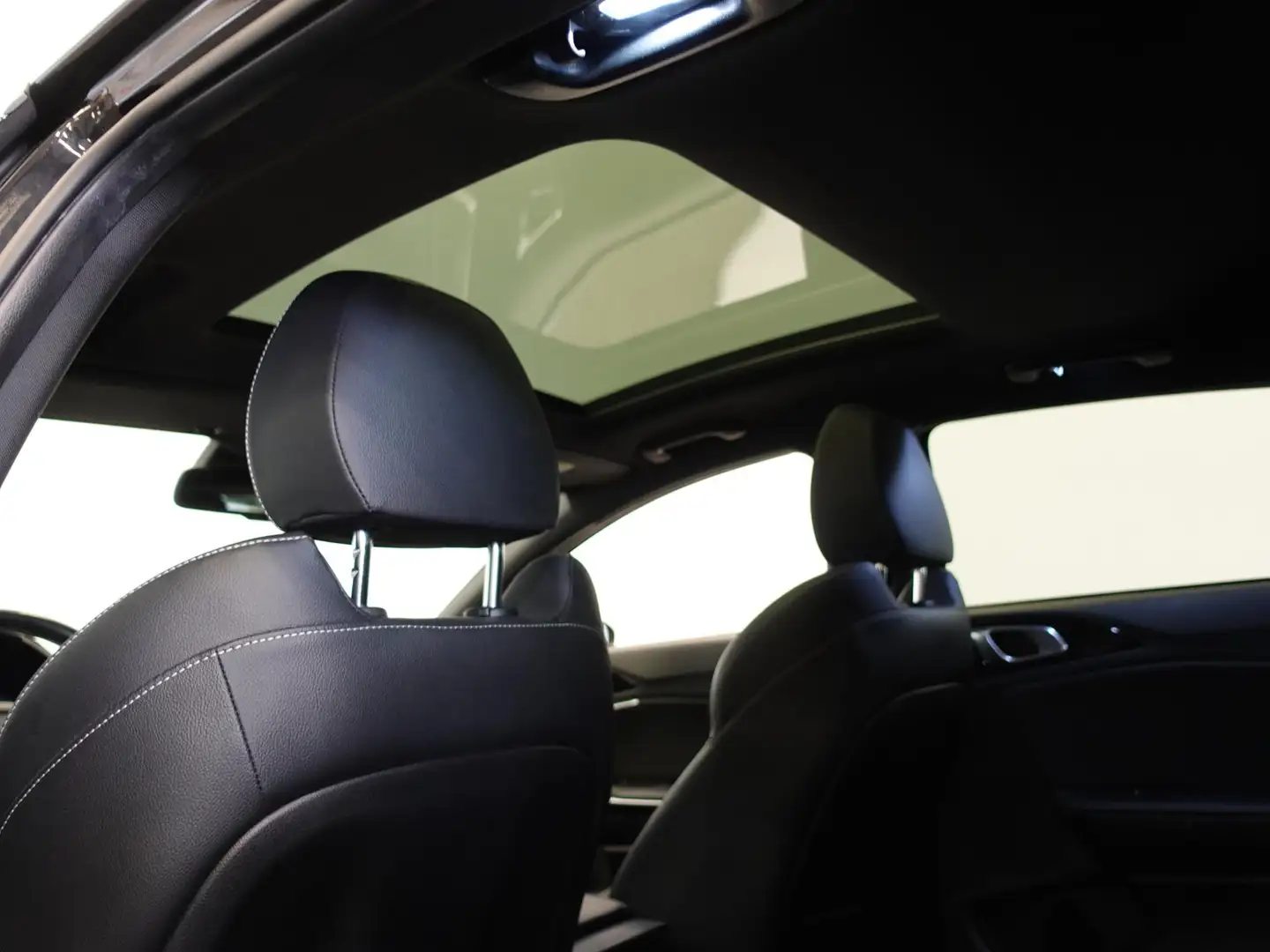 Kia ProCeed / pro_cee'd 1.4 T-GDI 140pk Automaat GT-Line Panoramadak LED A Zwart - 2