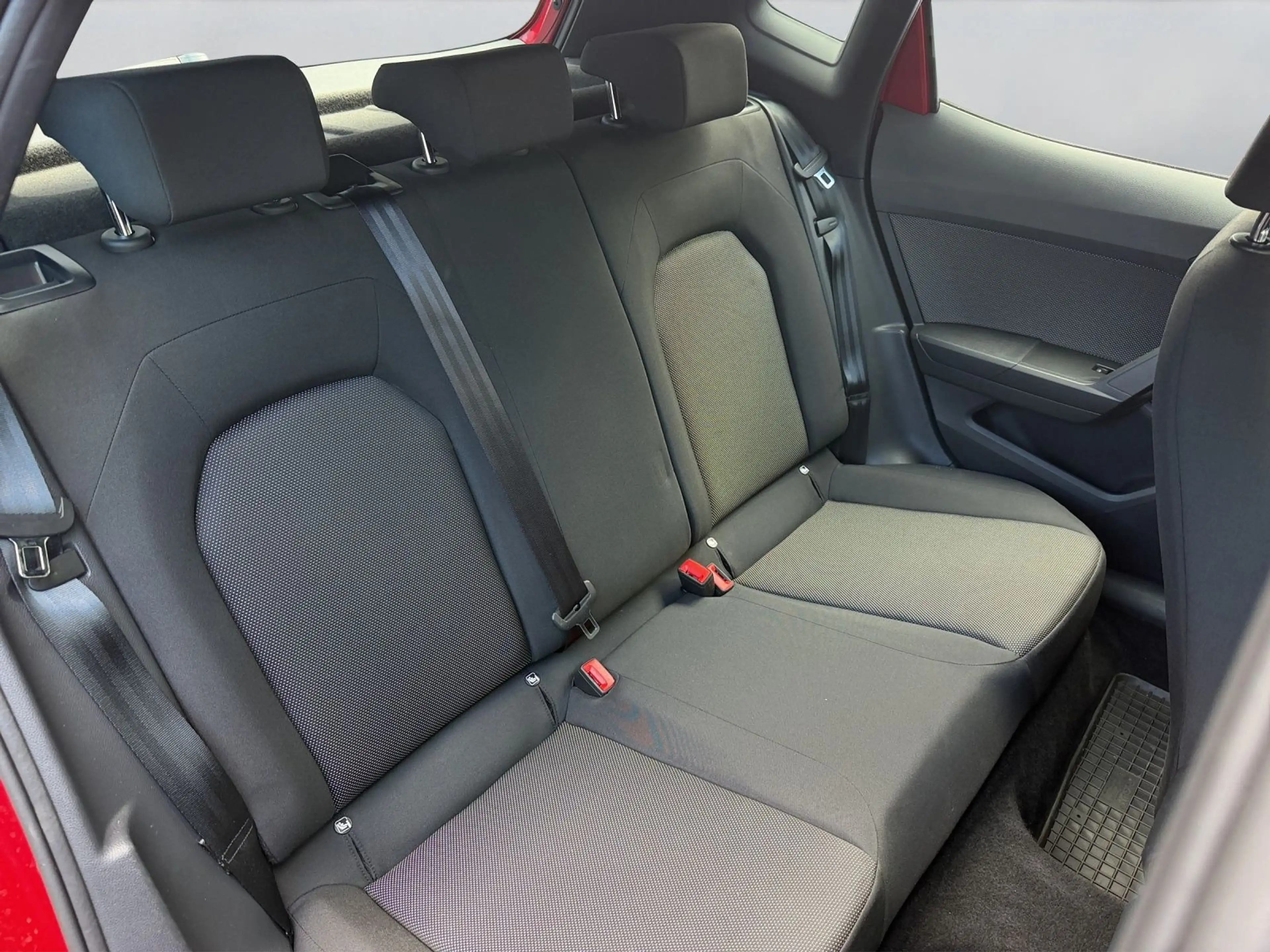 SEAT Arona Xcellence 1.0 TSI*AHK*LED*SHZ*CARPLAY*8-FA — photo 8