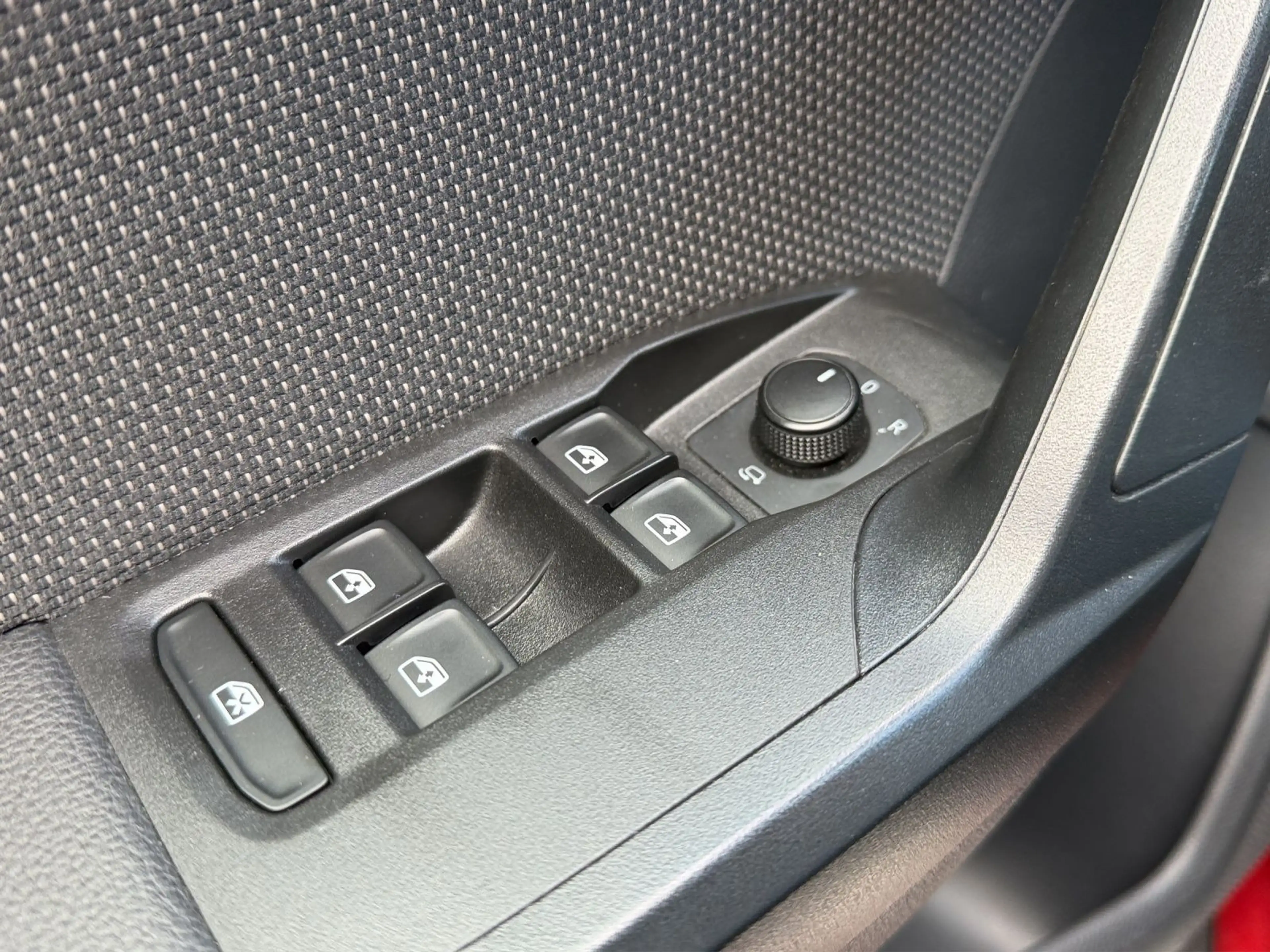 SEAT Arona Xcellence 1.0 TSI*AHK*LED*SHZ*CARPLAY*8-FA — photo 15