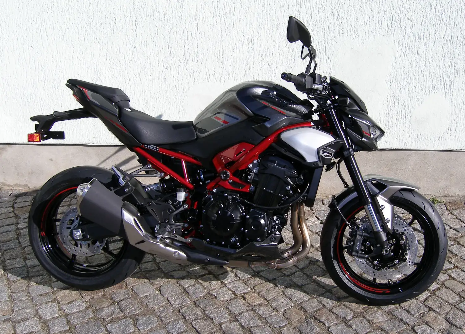 Kawasaki Z 900 70KW 2025 Rood - 1