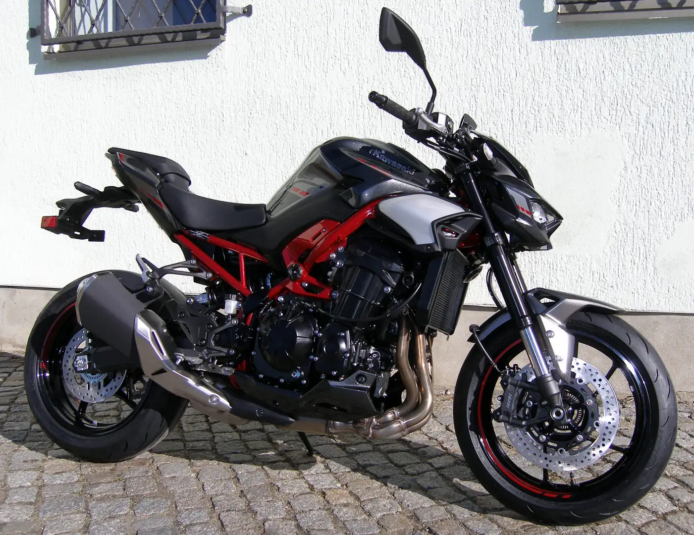 Kawasaki Z 900 70KW 2025 Rood - 2