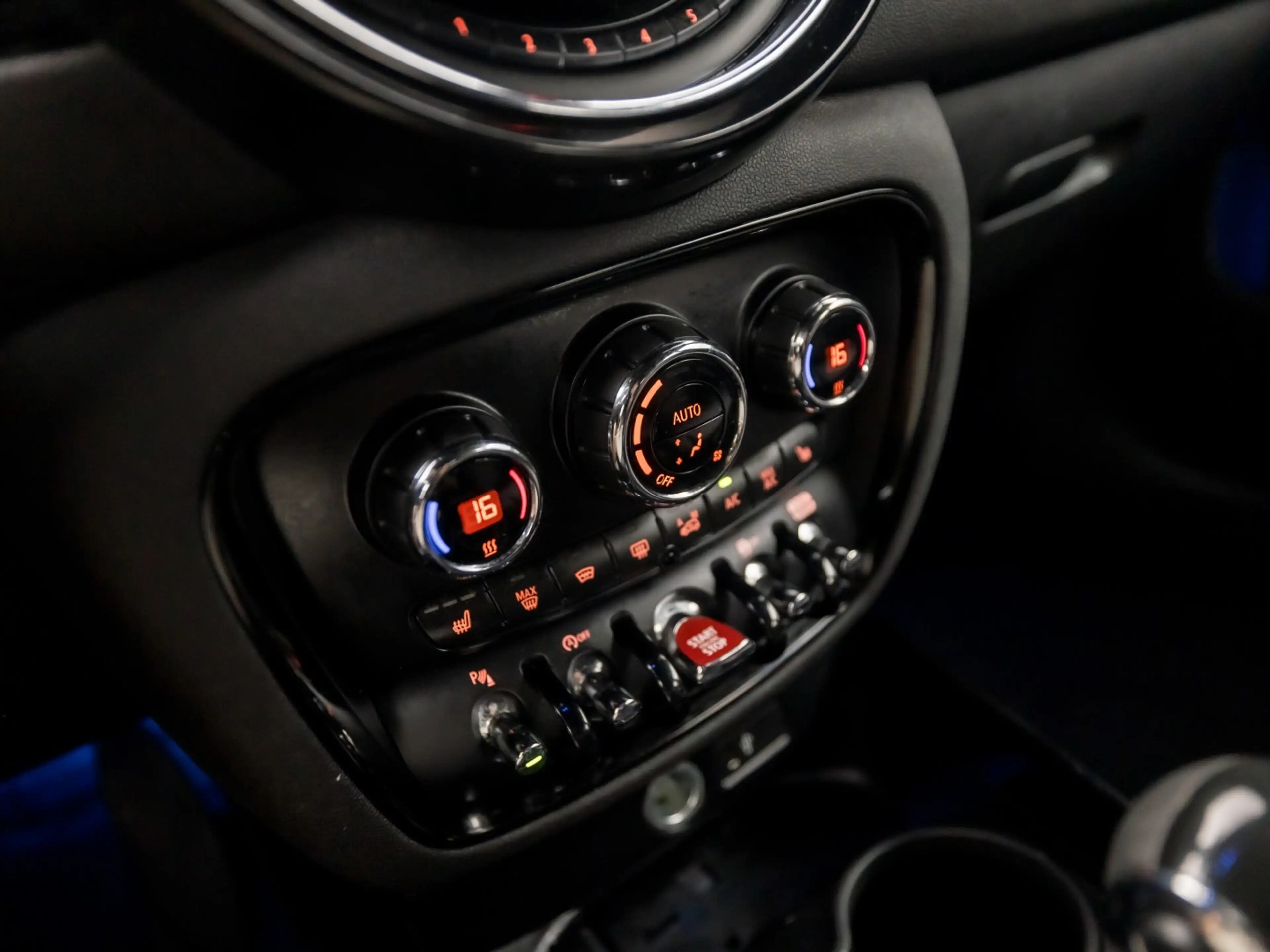 MINI Cooper Clubman 1.5 Chili Automaat (GROOT NAVI, CLIMATE, STOELVERW — photo 9