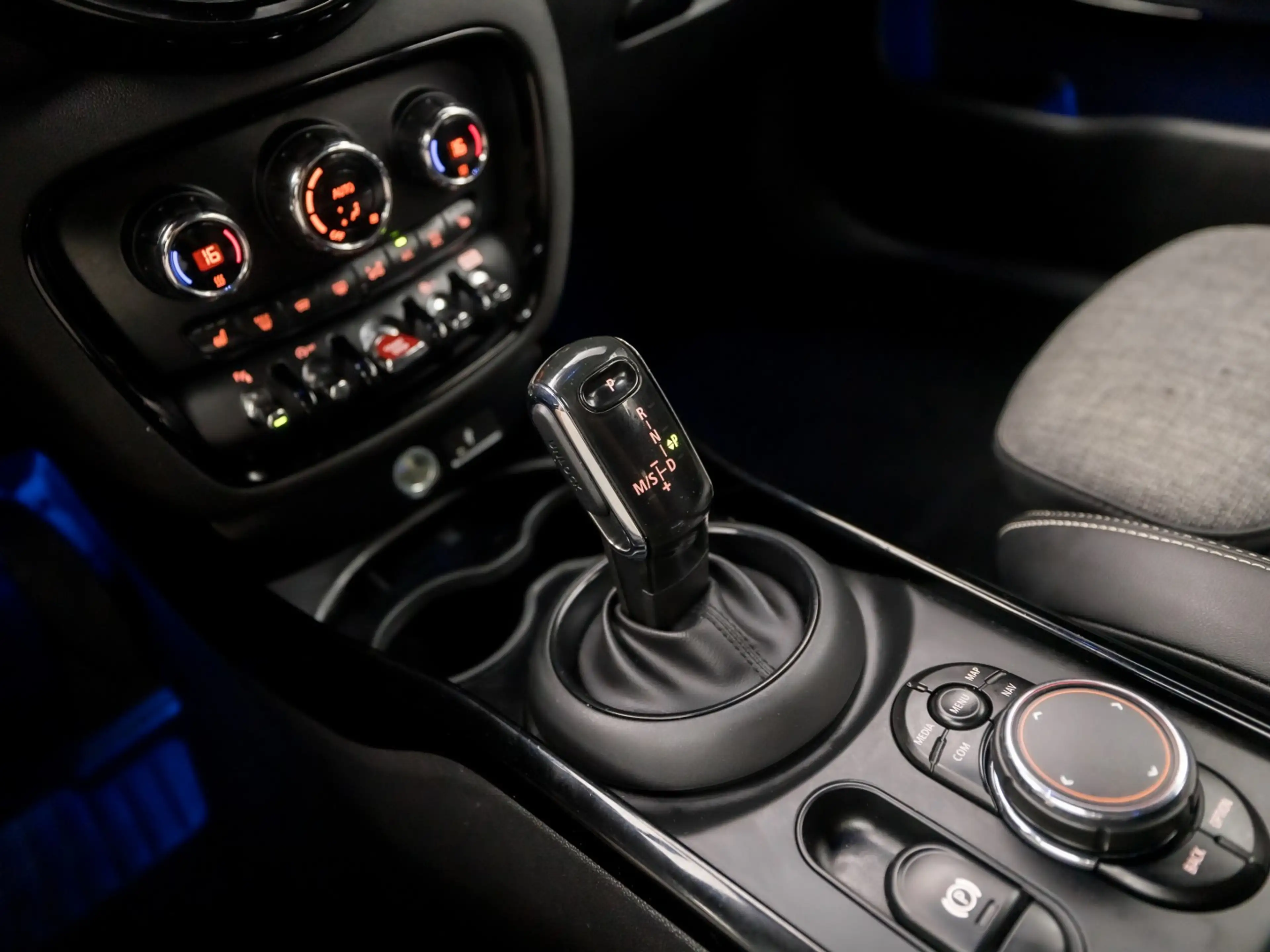 MINI Cooper Clubman 1.5 Chili Automaat (GROOT NAVI, CLIMATE, STOELVERW — photo 11