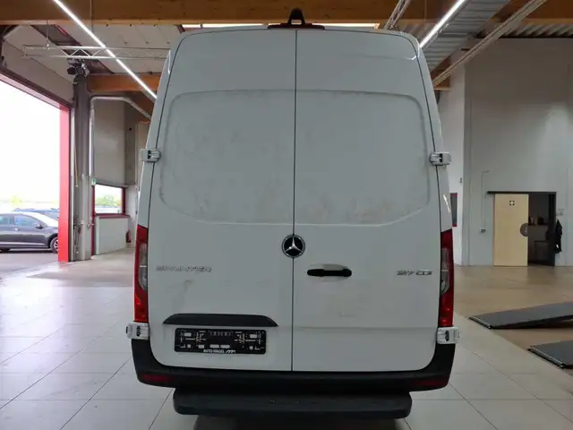 Mercedes-Benz Sprinter view 5