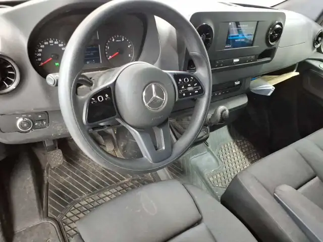 Mercedes-Benz Sprinter view 11