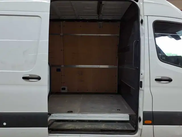 Mercedes-Benz Sprinter view 8