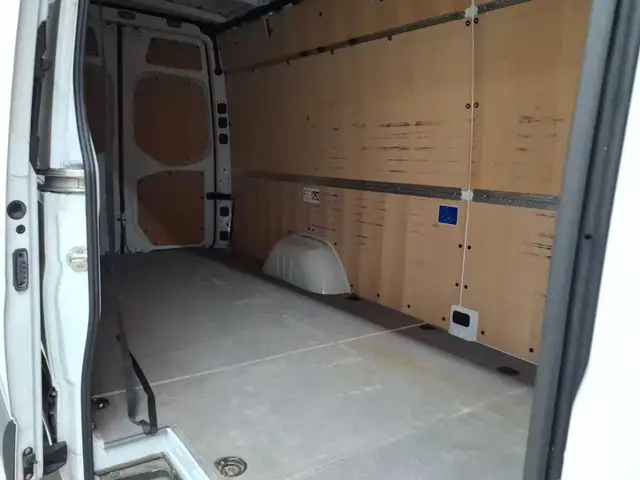 Mercedes-Benz Sprinter view 9