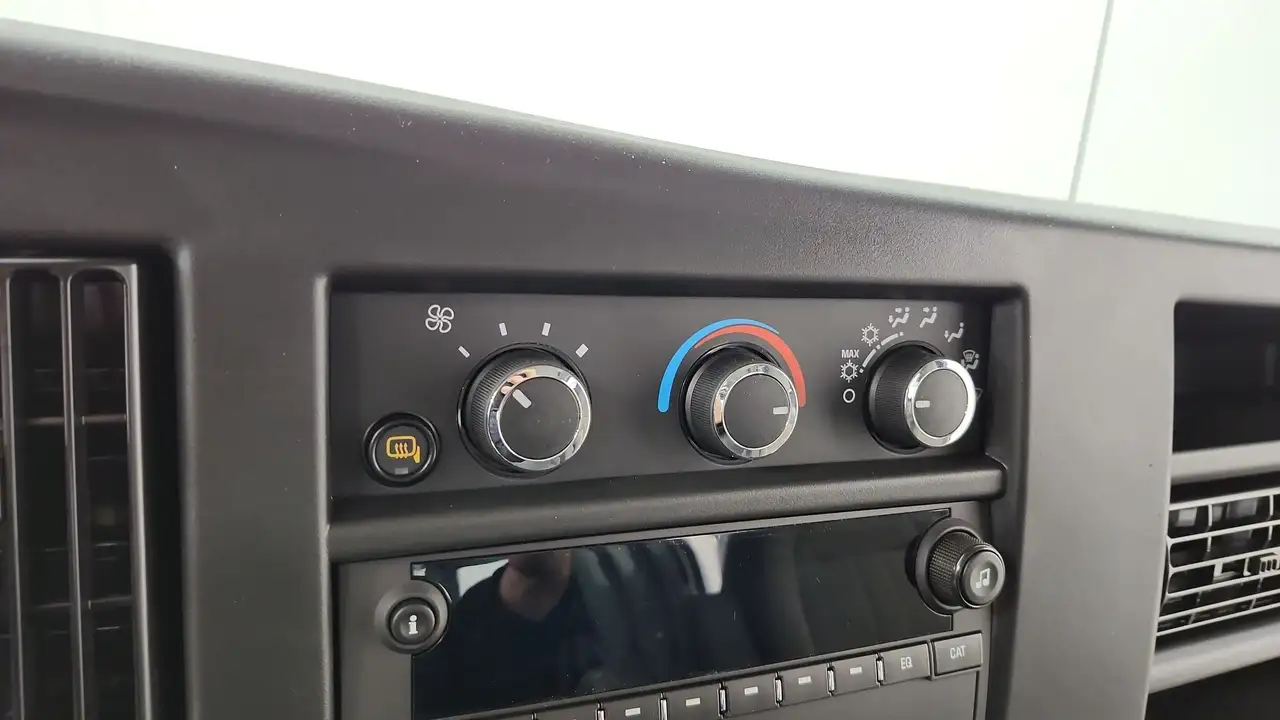 Chevrolet Express 2500 photo Chevrolet Express 2500