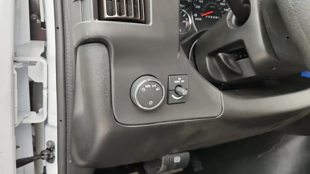 Chevrolet Express 2500 photo Chevrolet Express 2500