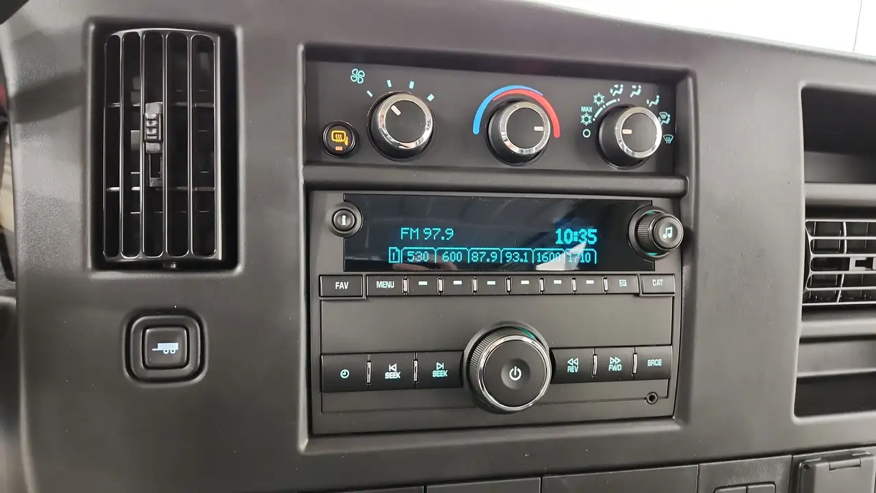 Chevrolet Express 2500 photo Chevrolet Express 2500