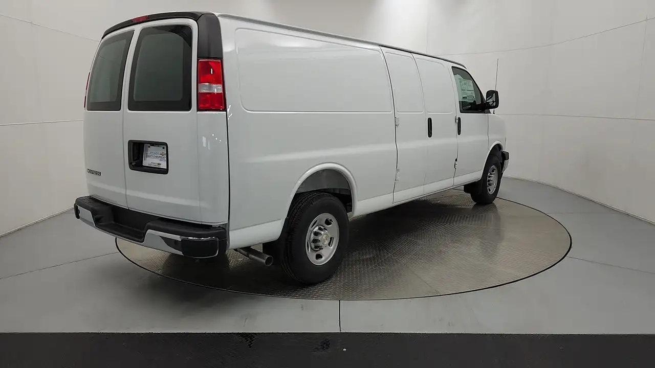 Chevrolet Express 2500 photo Chevrolet Express 2500