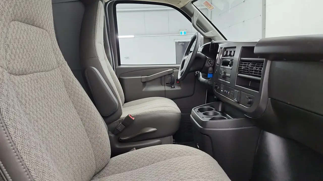 Chevrolet Express 2500 photo Chevrolet Express 2500
