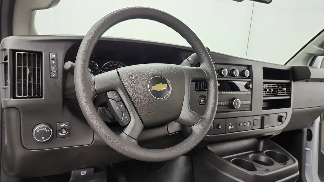 Chevrolet Express 2500 photo Chevrolet Express 2500