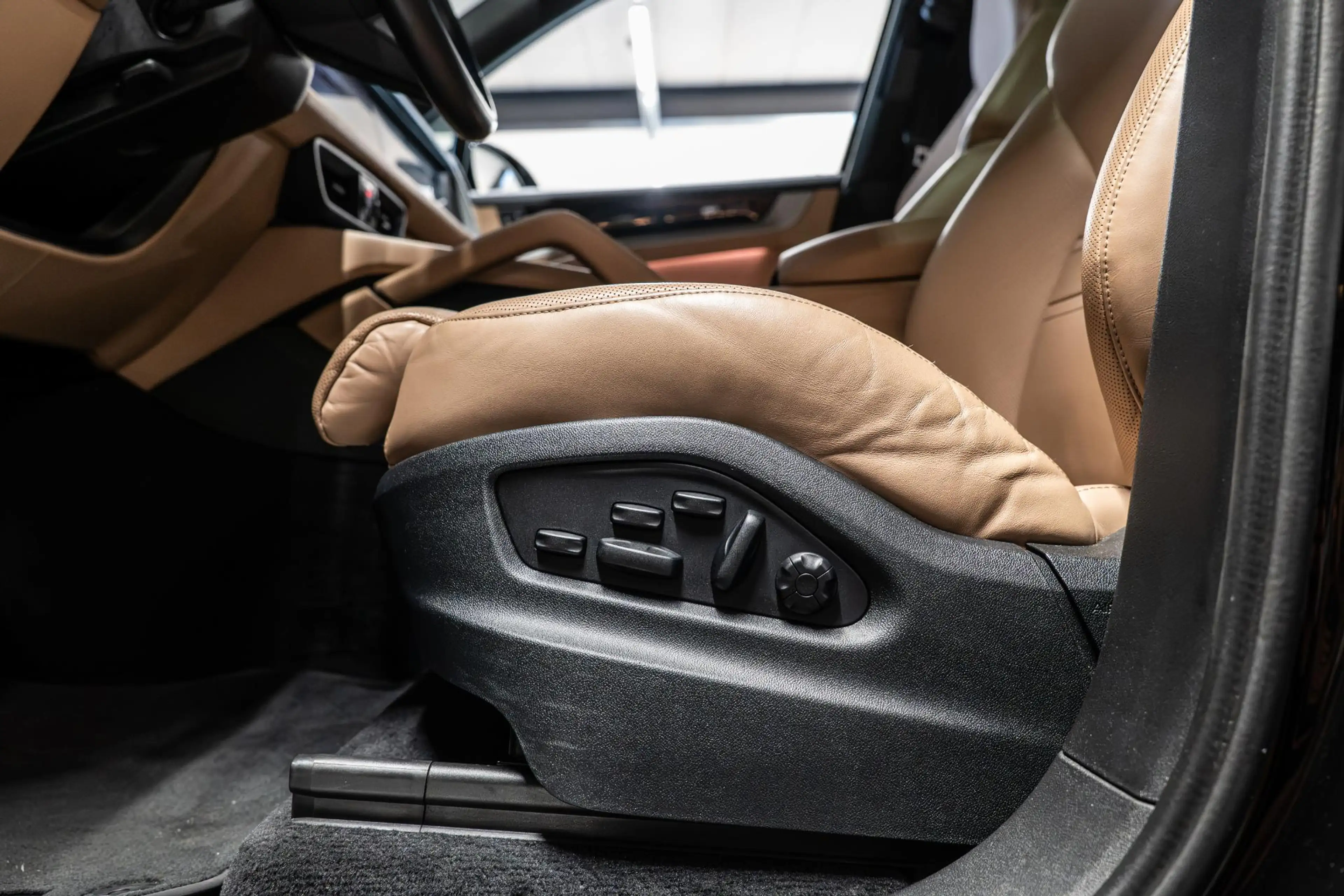 Porsche Cayenne 3.0 E-Hybrid Sportdesign | 1e Eigenaar | TV Scherm — photo 4