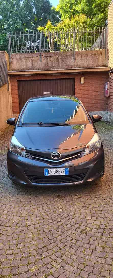 Toyota Yaris 5p 1.3 Style Grigio - 1