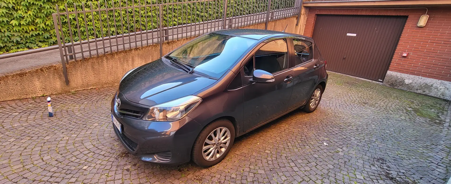 Toyota Yaris 5p 1.3 Style Grigio - 2