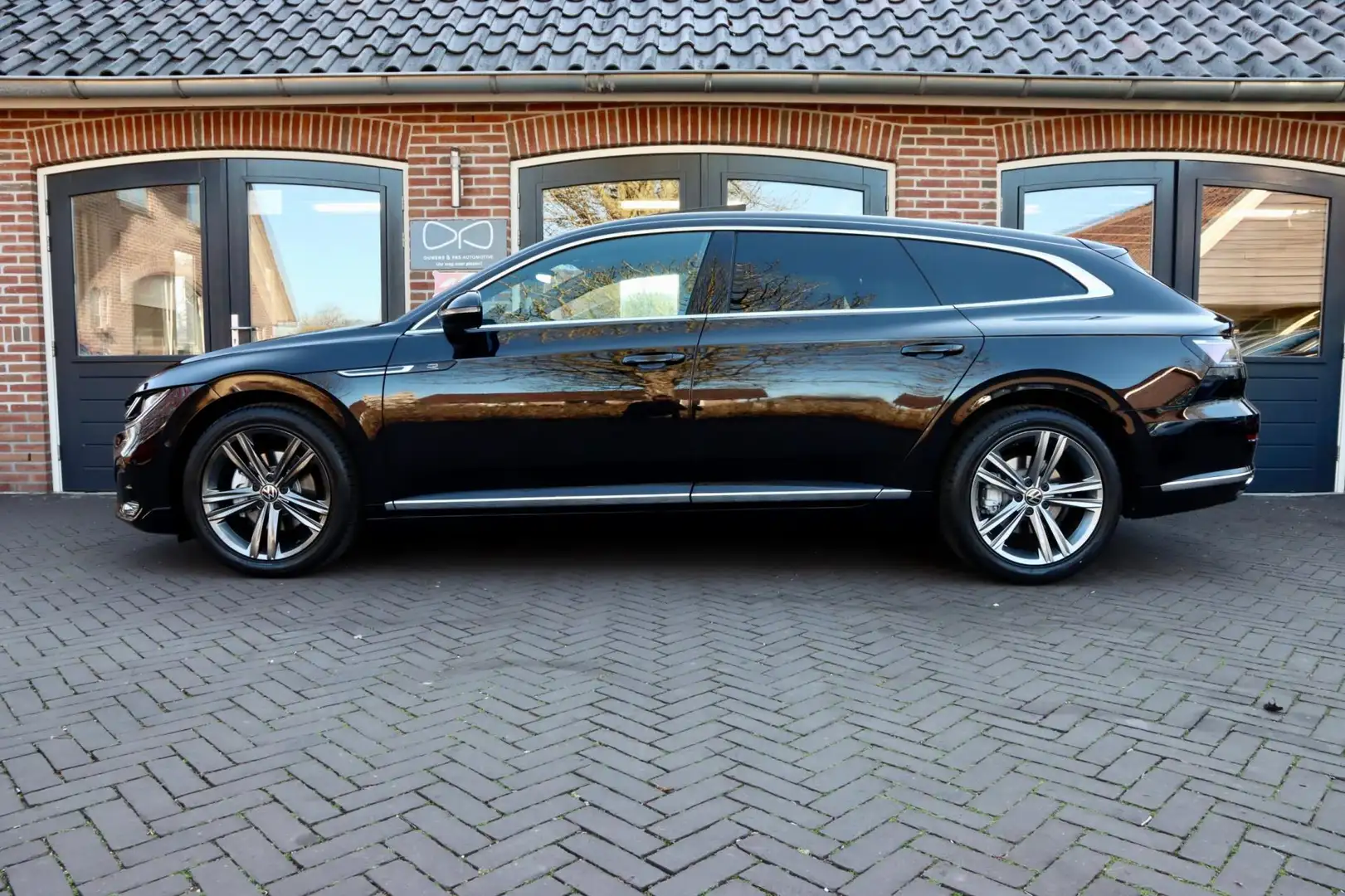 Volkswagen Arteon Shooting Brake 2.0 TSI R-Line Business+ | PANORAMA Zwart - 2