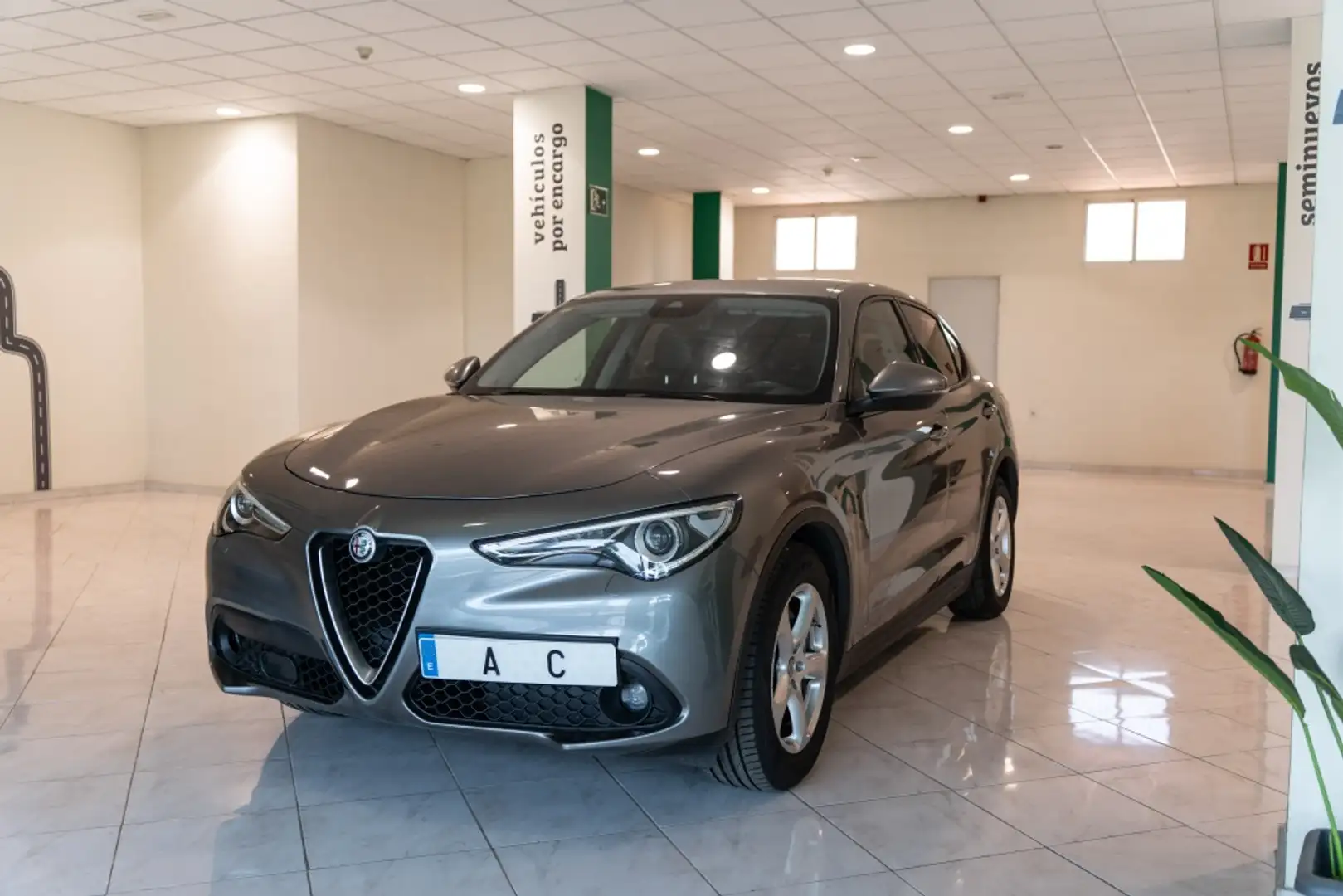 Alfa Romeo Stelvio 2.2 Super AWD Aut. 180 Gris - 2