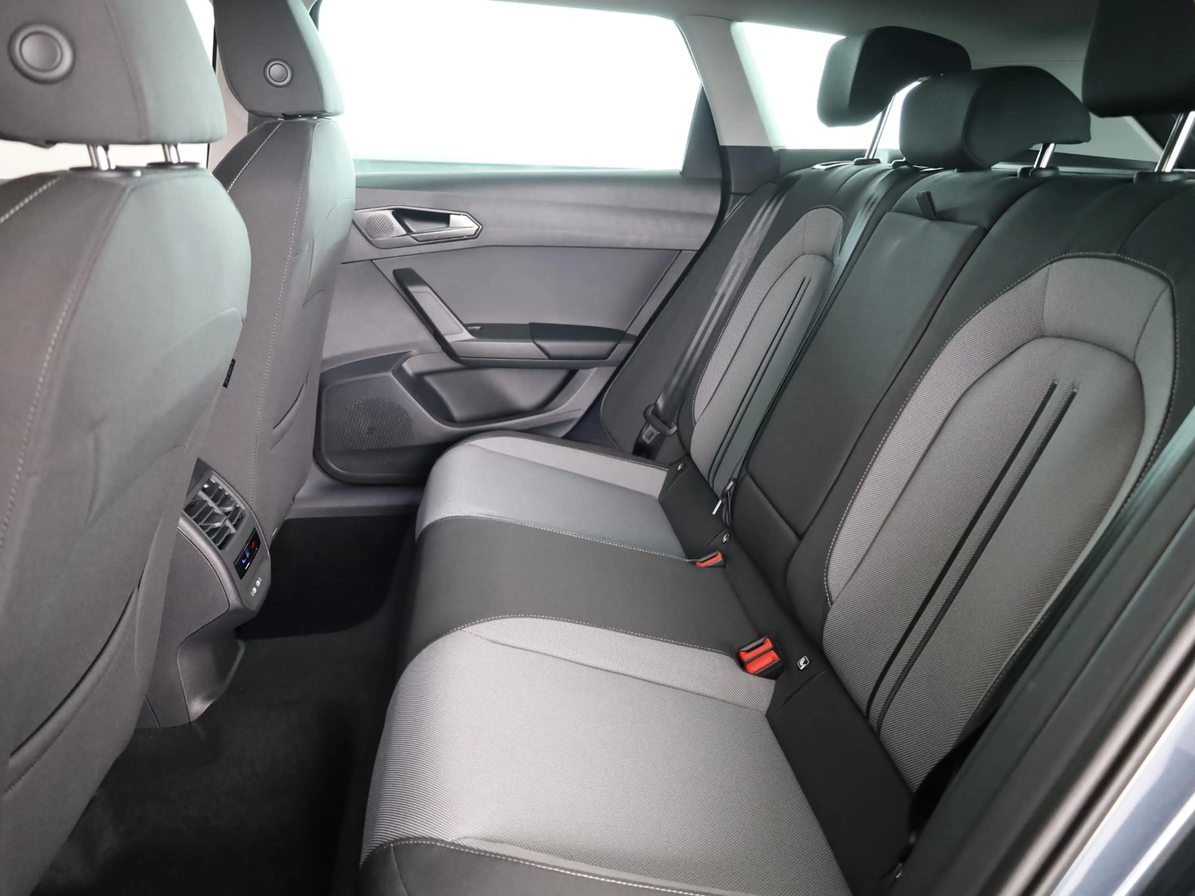 SEAT Leon e-Hybrid Sportstourer 1.5 TSI Style Business Intense | Fior — photo 13