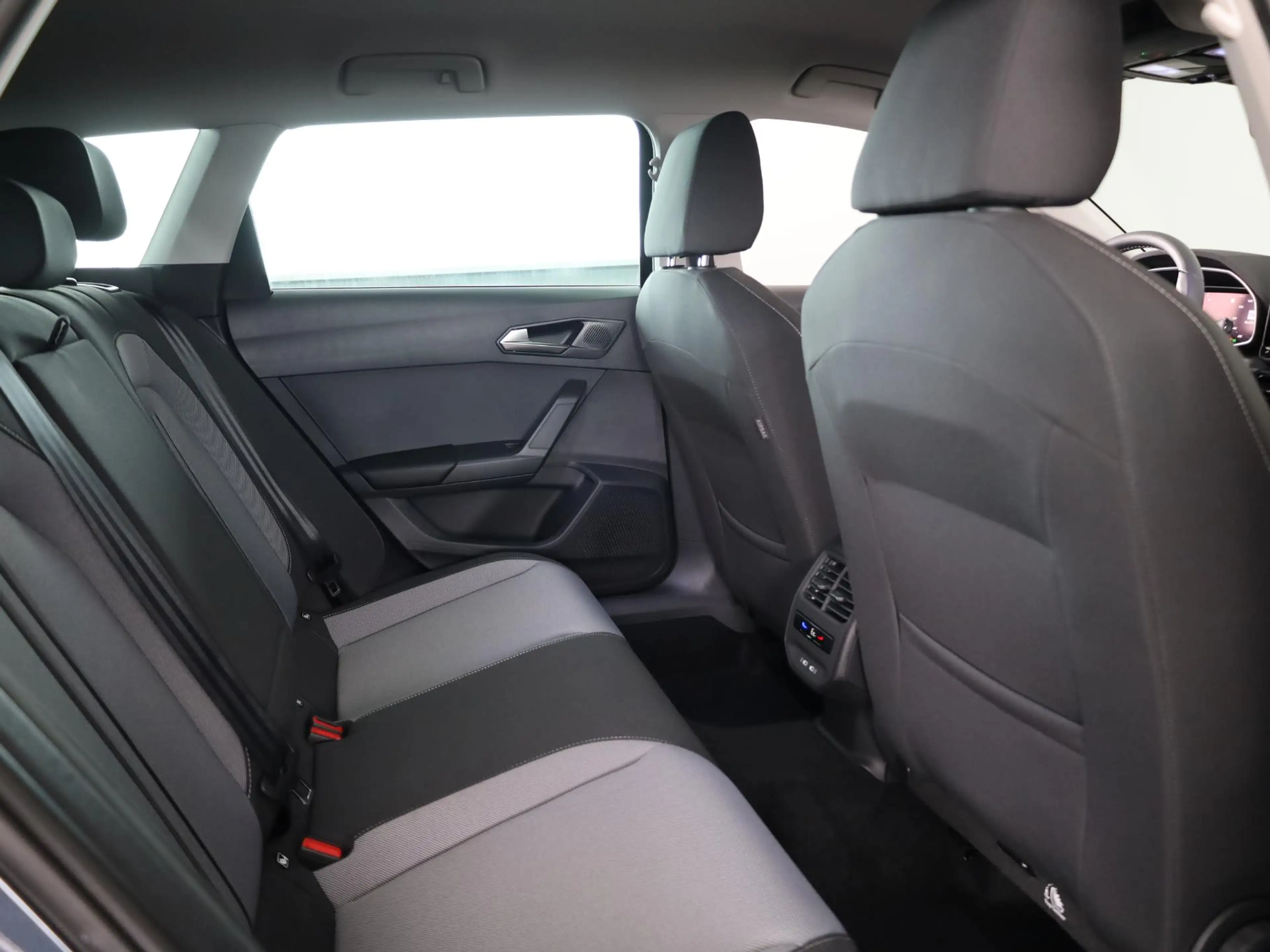 SEAT Leon e-Hybrid Sportstourer 1.5 TSI Style Business Intense | Fior — photo 15