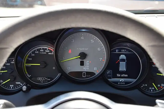Porsche Cayenne view 8