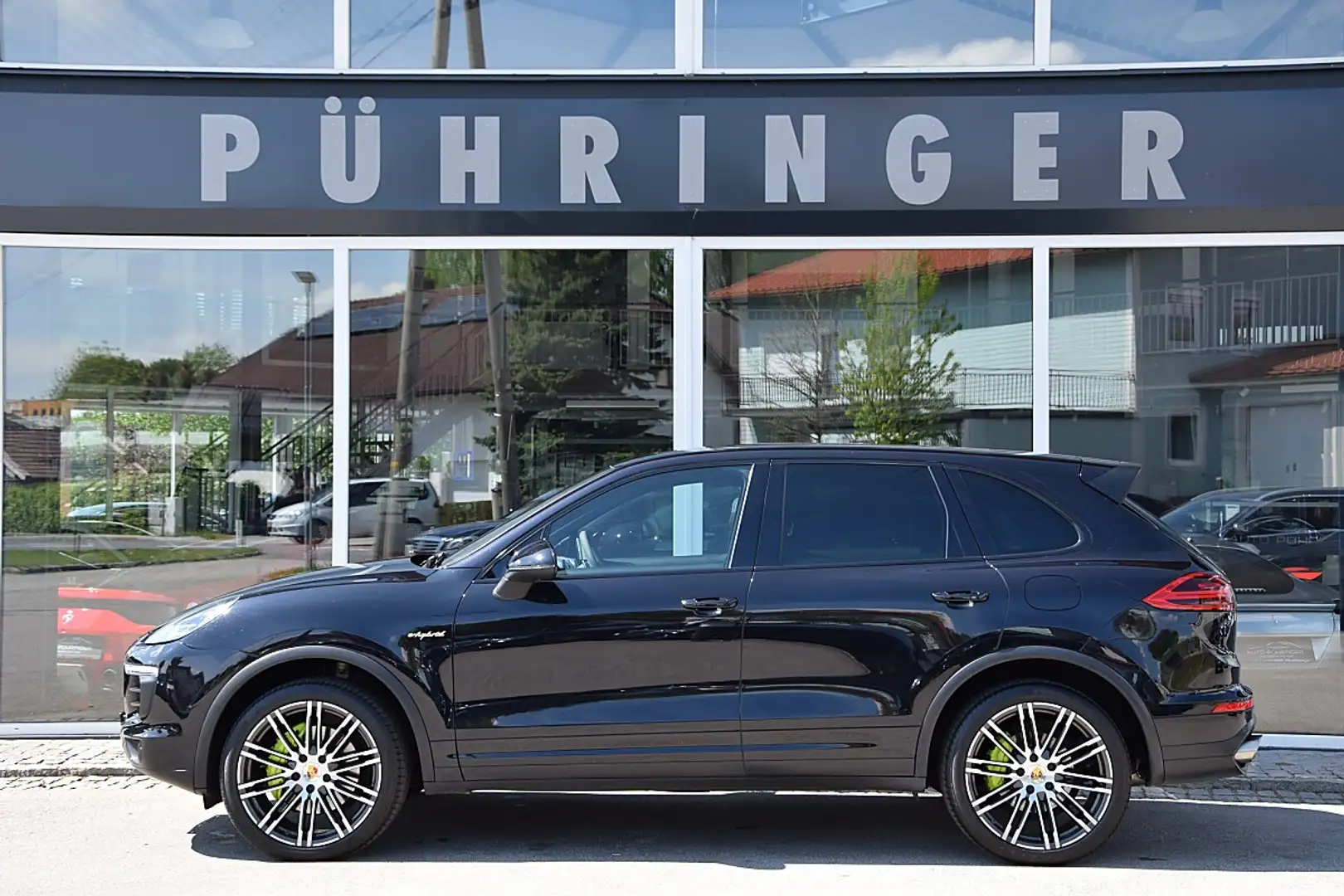 Porsche Cayenne 3.0 E-Hybrid Schwarz - 1