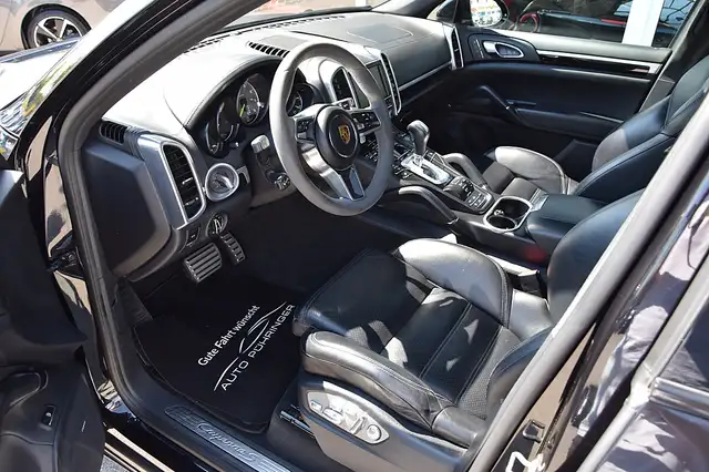 Porsche Cayenne view 4