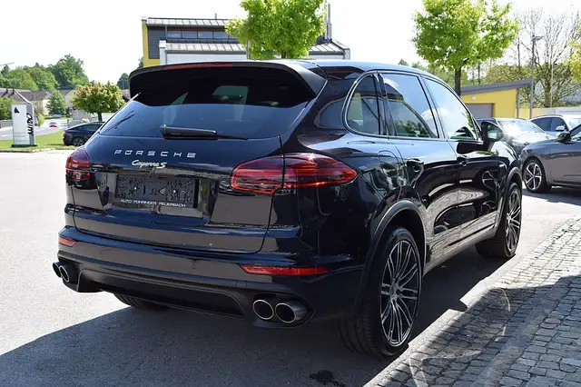 Porsche Cayenne view 3