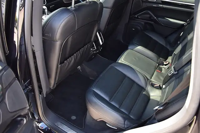Porsche Cayenne view 14