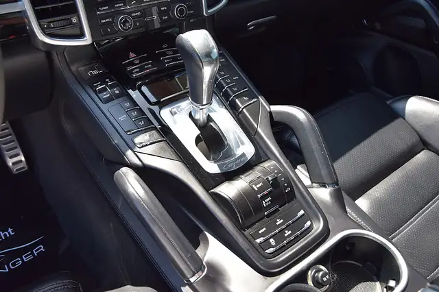 Porsche Cayenne view 10