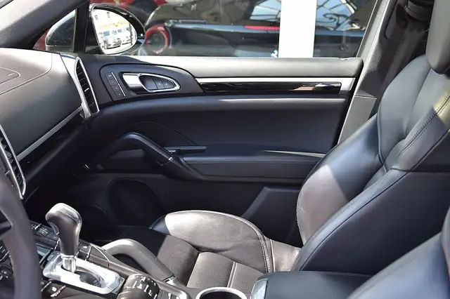Porsche Cayenne view 5