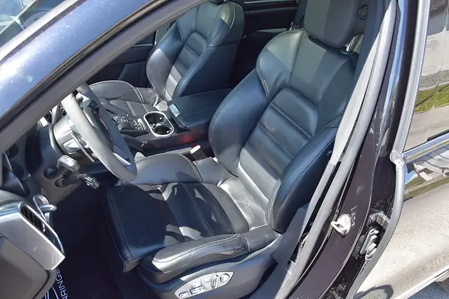 Porsche Cayenne view 6