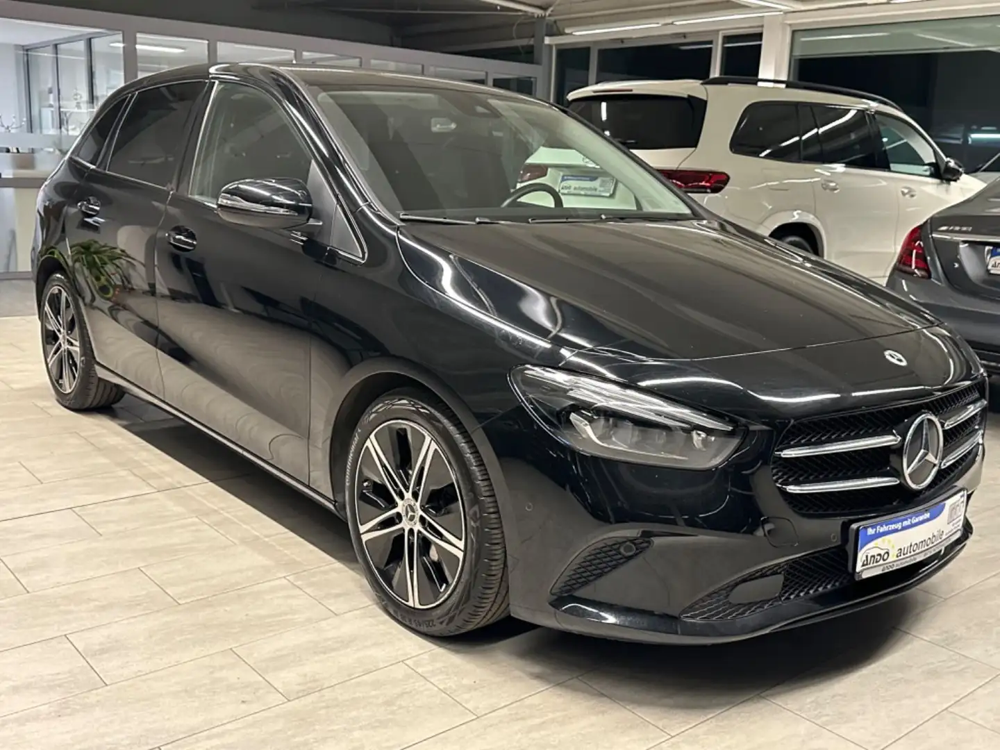Mercedes-Benz B 180 Multibeam/Teilleder/Kamera/1Hand/Ambiente Schwarz - 2