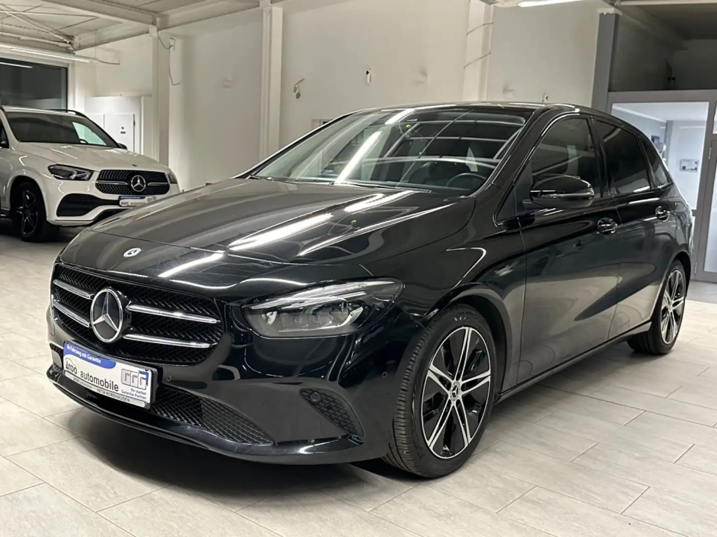 Mercedes-Benz B 180 Multibeam/Teilleder/Kamera/1Hand/Ambiente Schwarz - 1