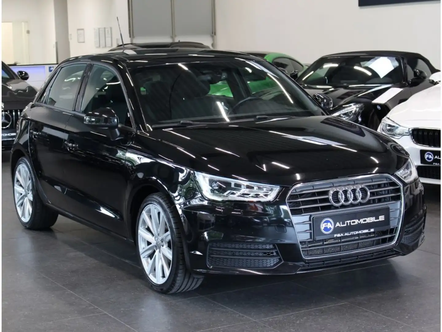 Audi A1 Sportback 1.4 TDI ultra Pano+Navi+Bi-Xenon Noir - 2
