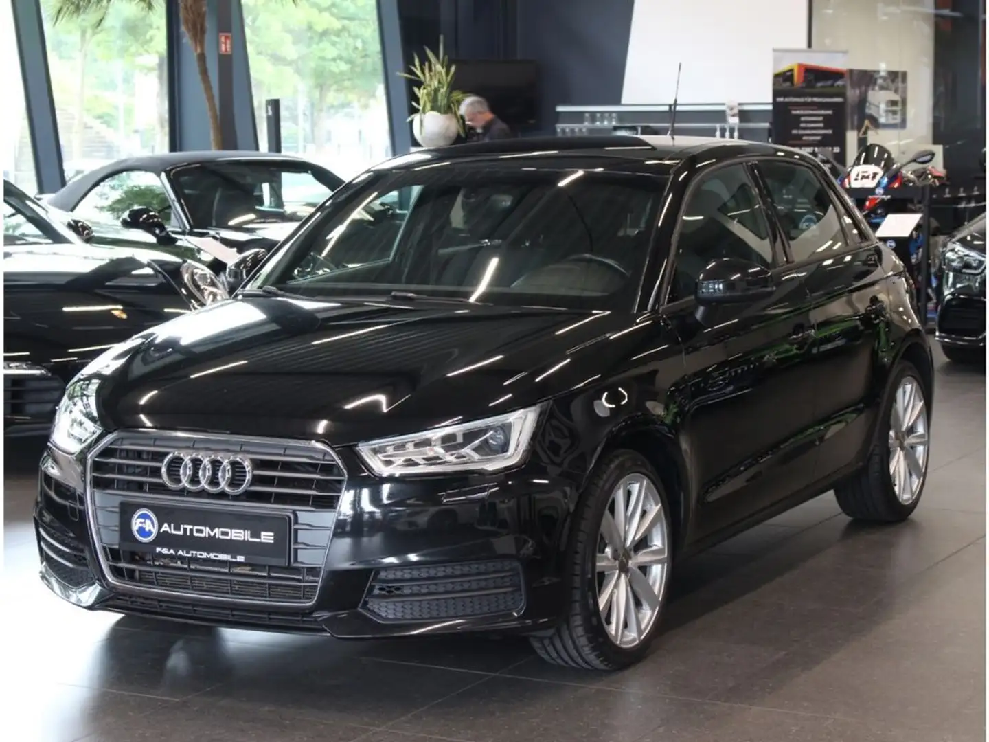 Audi A1 Sportback 1.4 TDI ultra Pano+Navi+Bi-Xenon Noir - 1