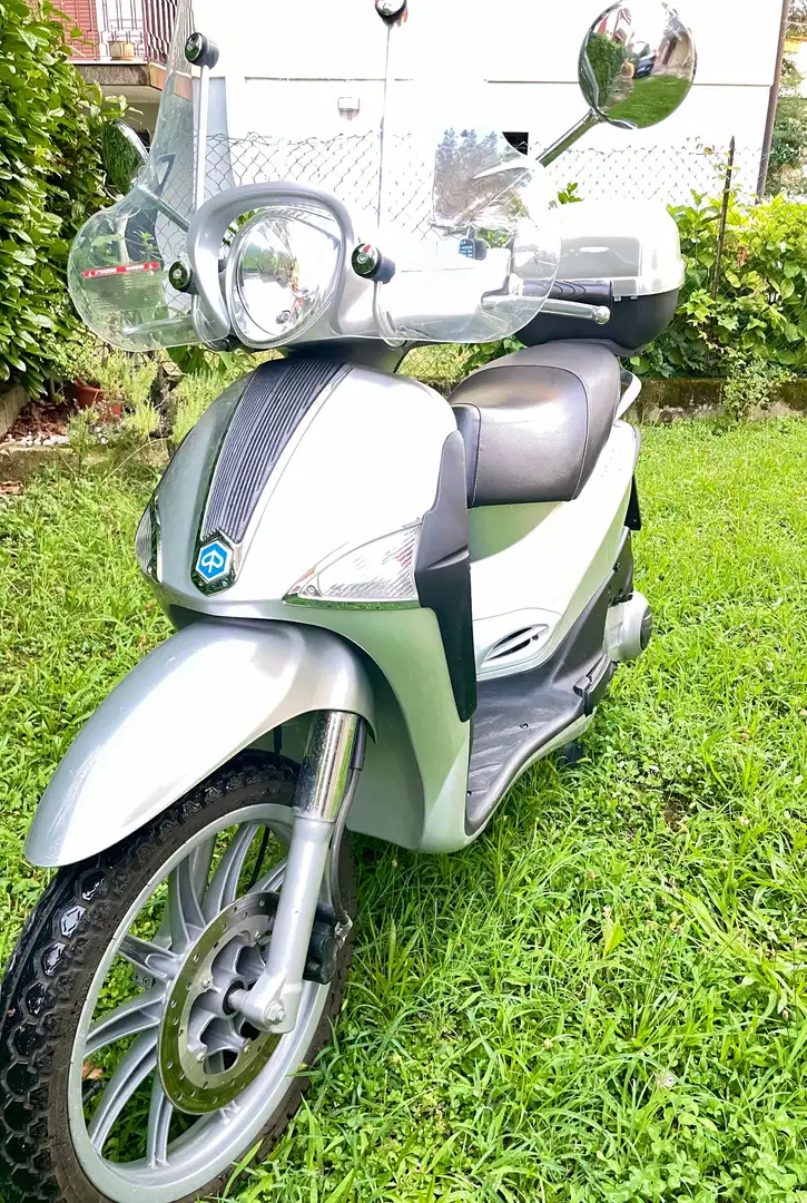 Piaggio Liberty 125 Zilver - 2