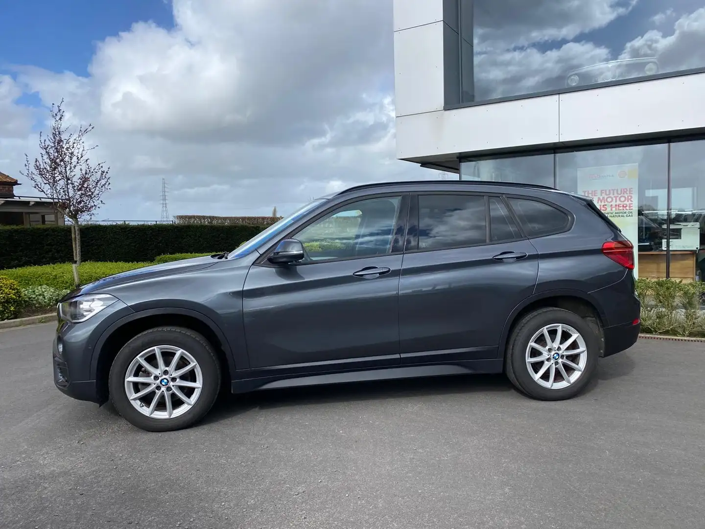 BMW X1 sDrive 16d NAVI / PDC / CRUISE CONTROL Grijs - 1