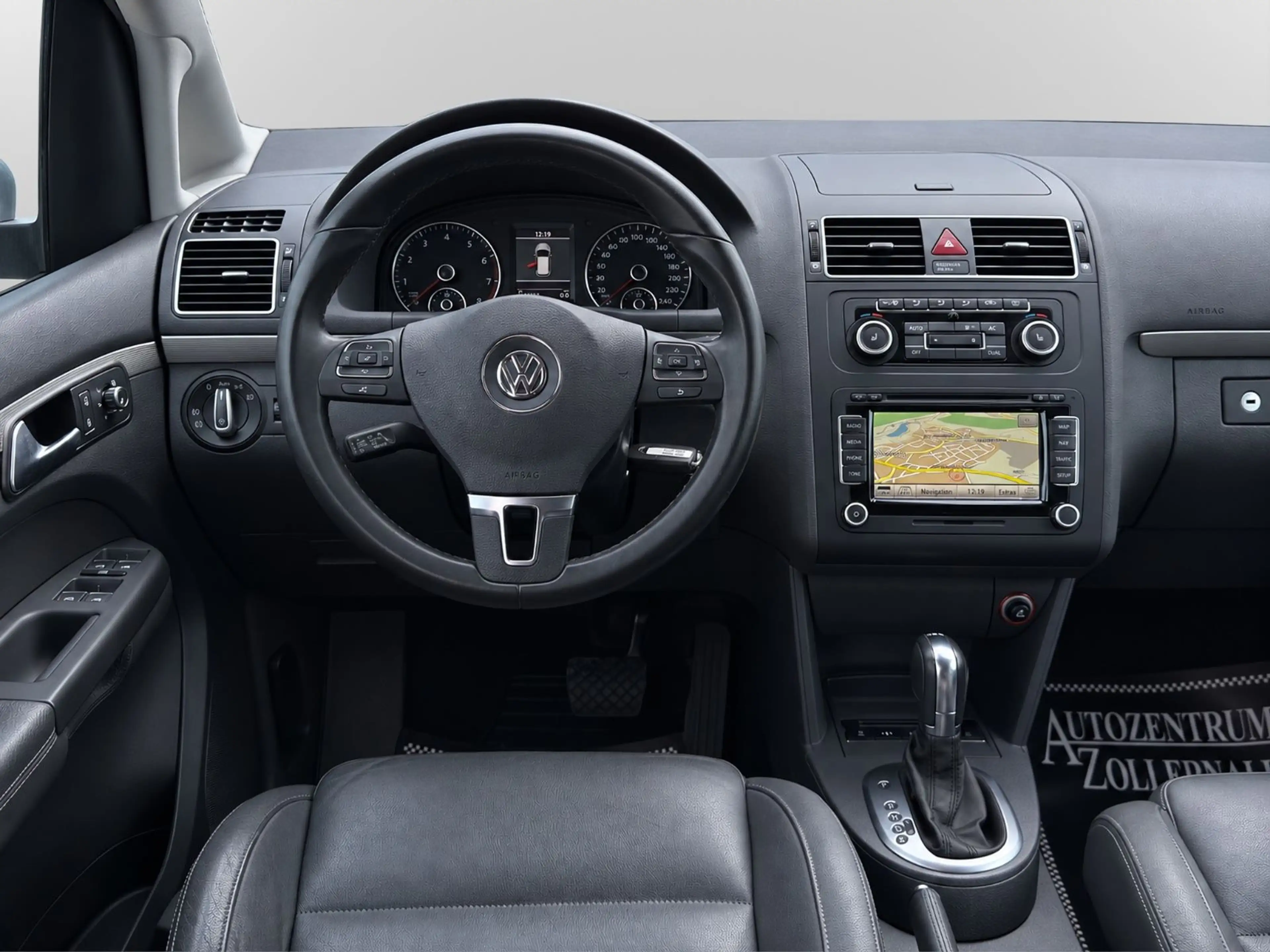 Volkswagen Touran 1.4 TSI DSG Highline *1.HAND*LEDER*RCAM* — photo 13