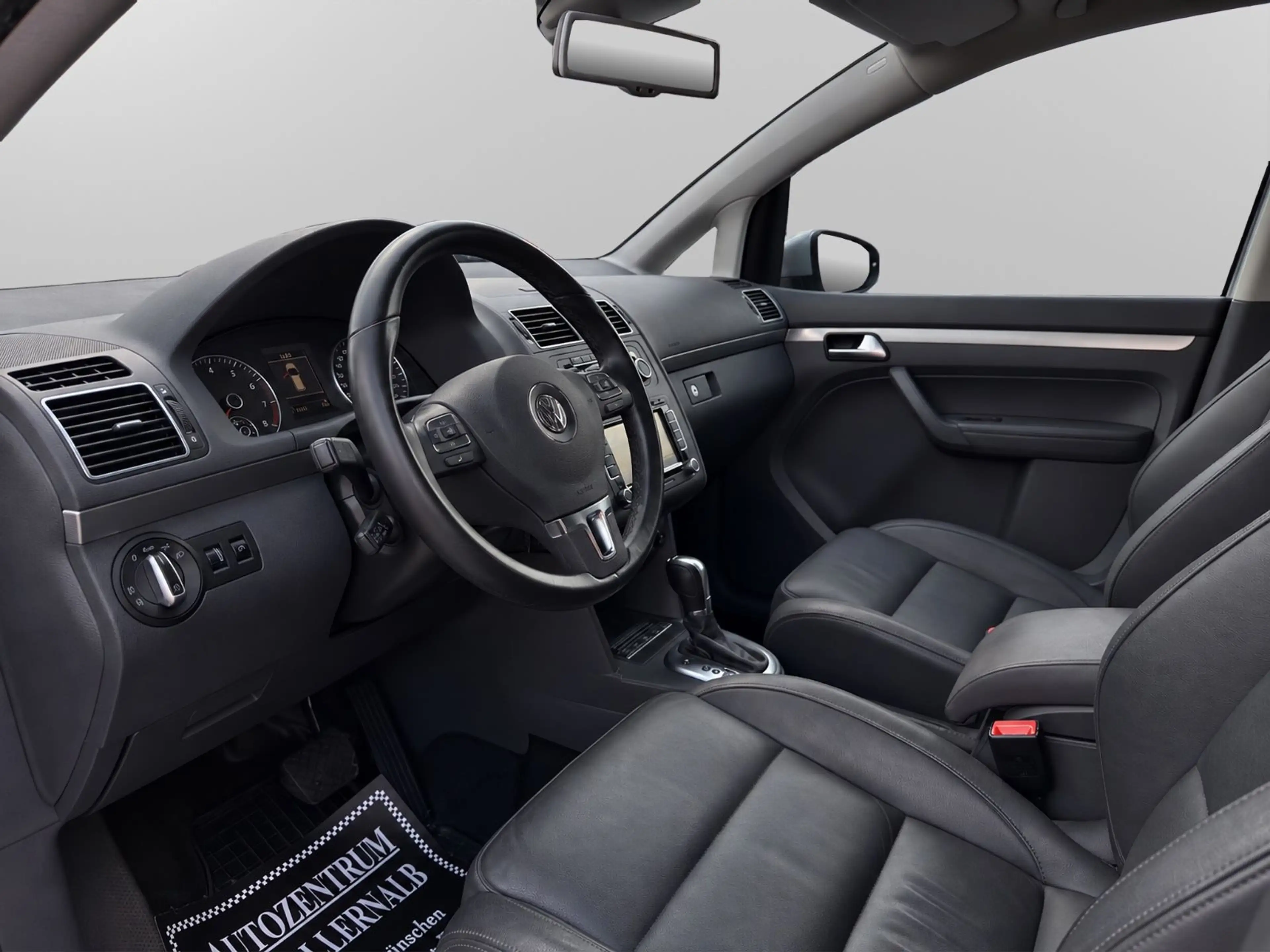 Volkswagen Touran 1.4 TSI DSG Highline *1.HAND*LEDER*RCAM* — photo 10