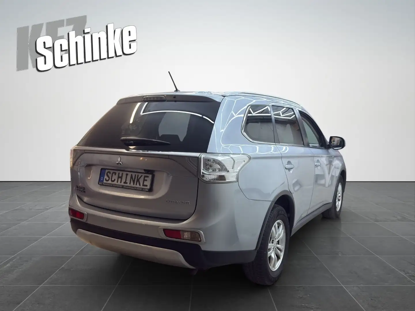 Mitsubishi Outlander Diamant Edition 4WD Silber - 2