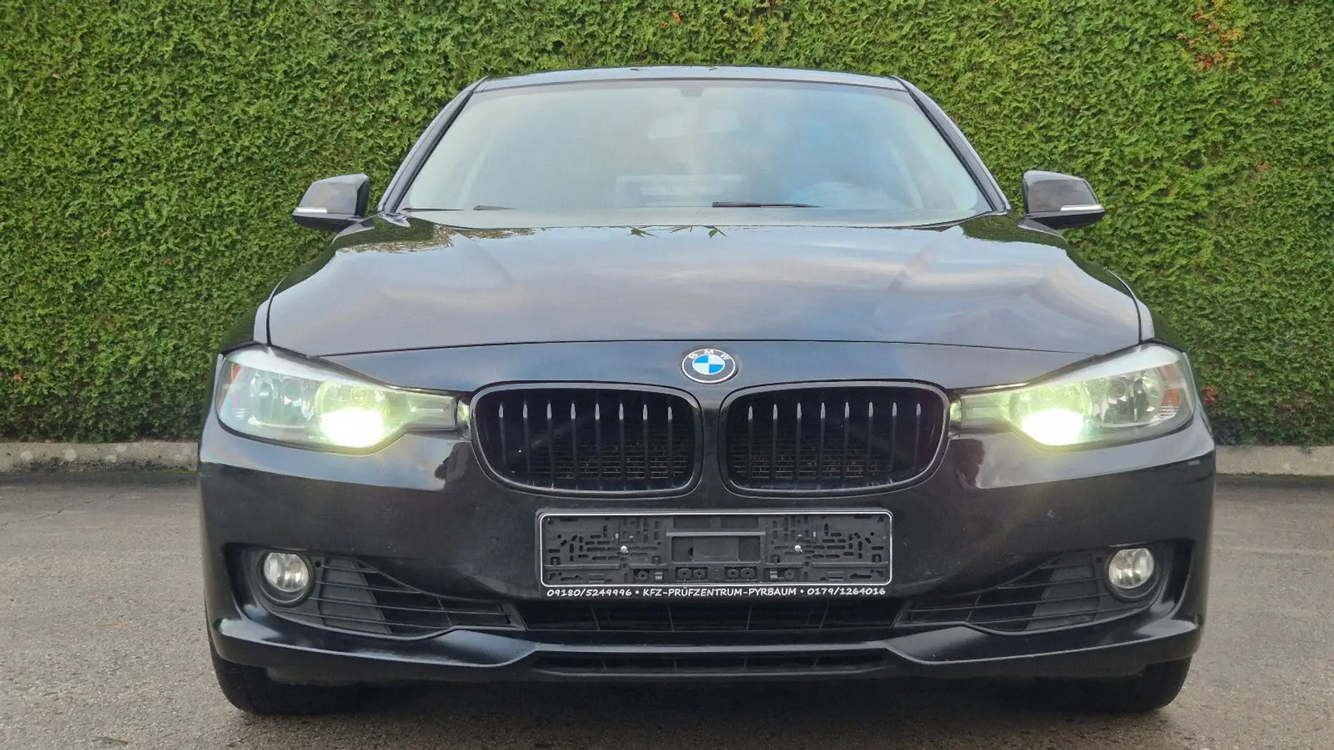 BMW 320 i Aut./41.000KM ATM/NAVI/CarPlay/Andoird A/ Schwarz - 2