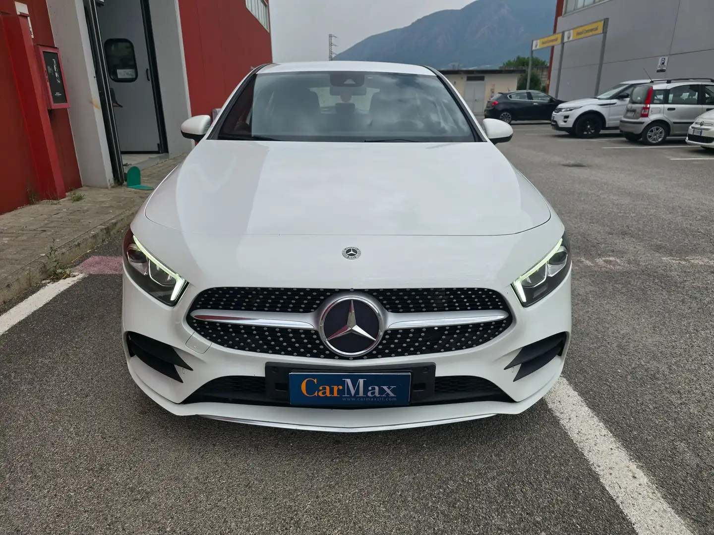 Mercedes-Benz A 180 d 115CV Auto **Premium AMG** Bianco - 2