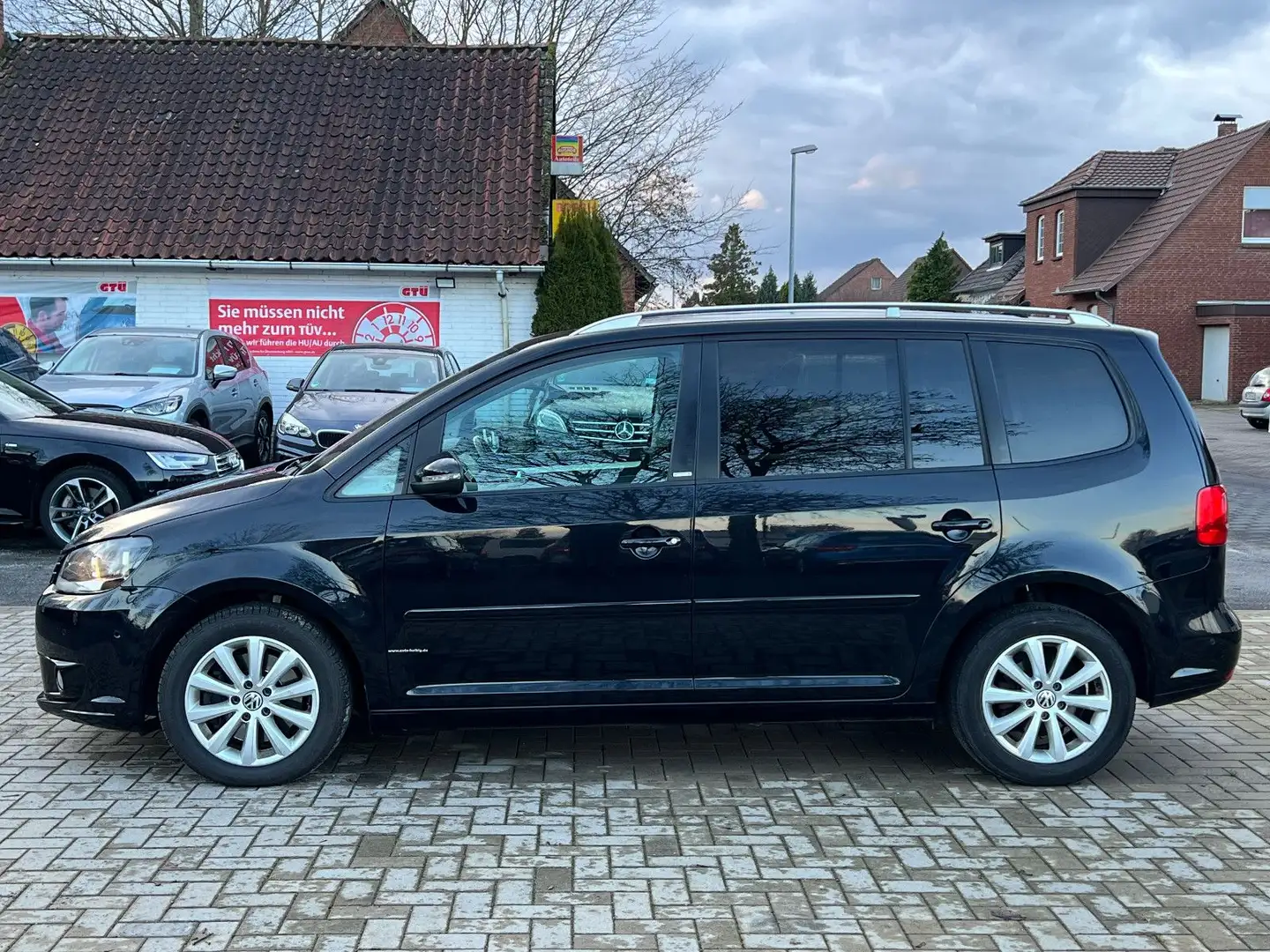 Volkswagen Touran 2.0 TDI+DSG+AHK+Navi+Standh.+Service neu Noir - 2