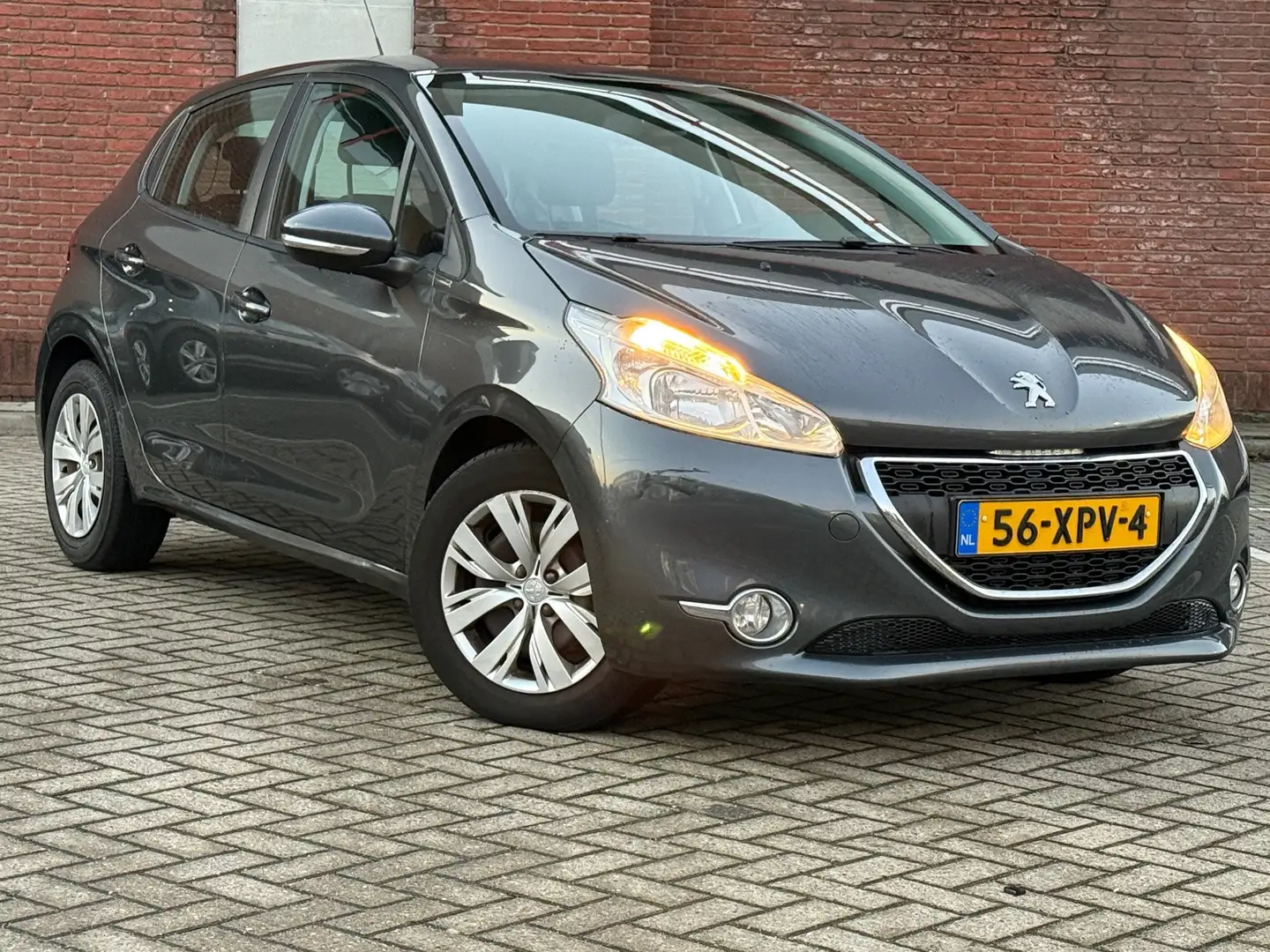 Peugeot 208 1.4 VTi Envy|5DRS|NAVI|AIRCO|CRUISE|ELEKT.RAMEN Grau - 1