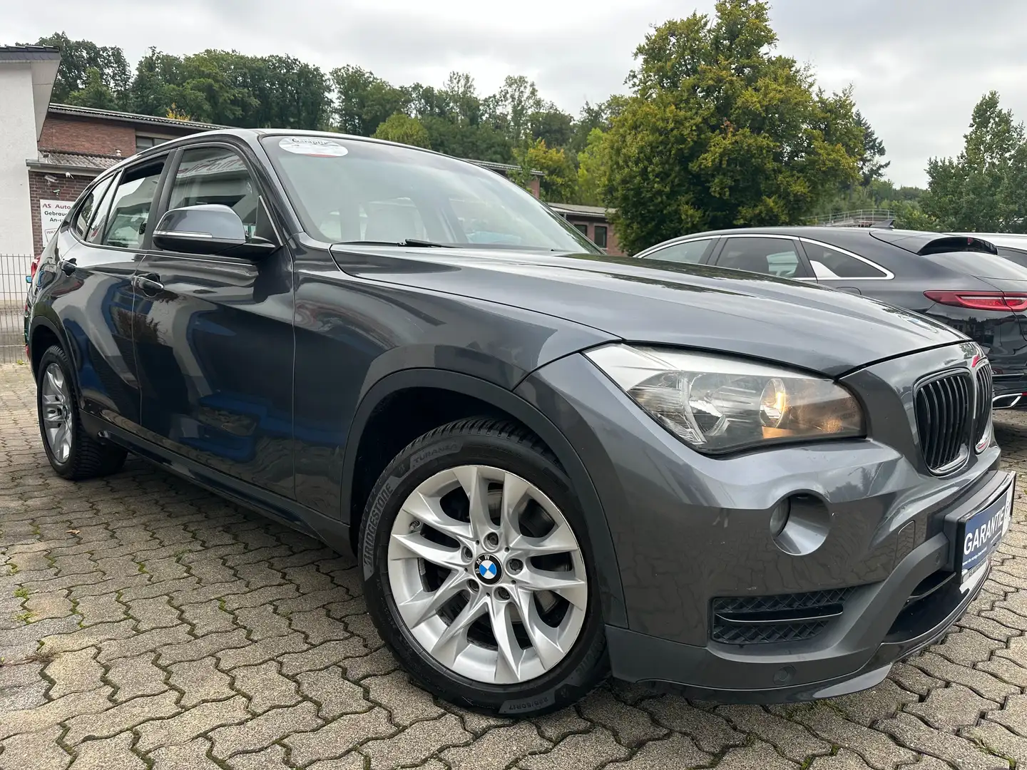 BMW X1 X1 sDrive18d Sport Line+2.HAND+KLIMA+6 GANG+PDC Grau - 2